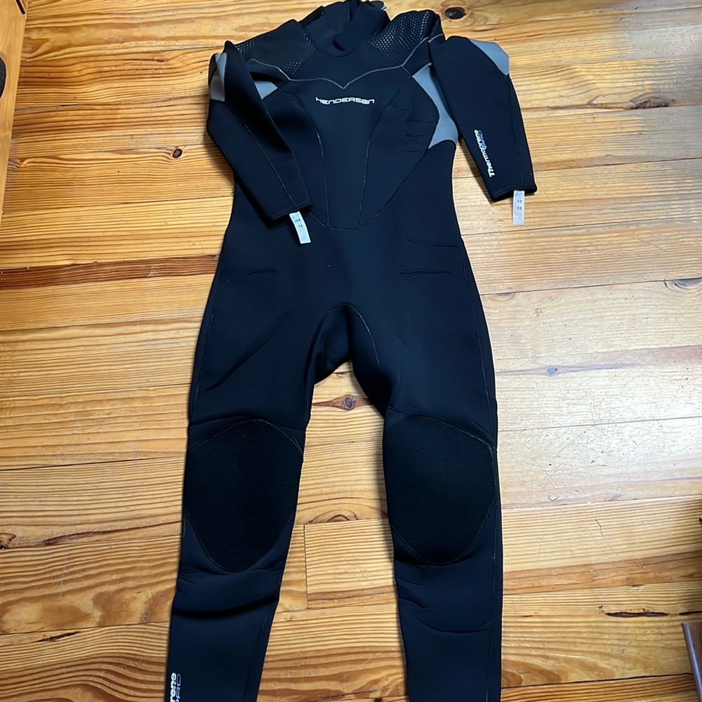 Henderson 3mm thermoprine wetsuit. NWT